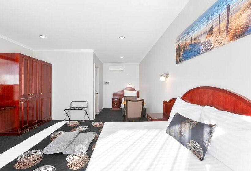 Hilton Beachfront Motel