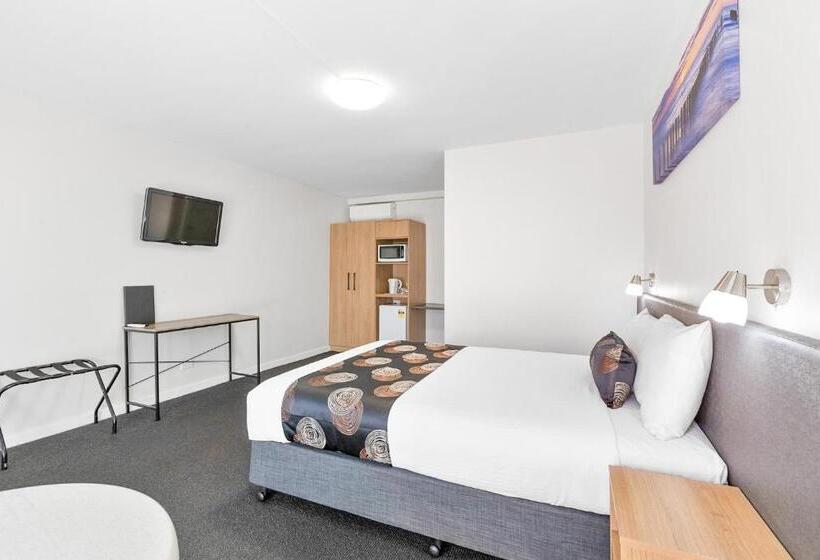 Hilton Beachfront Motel