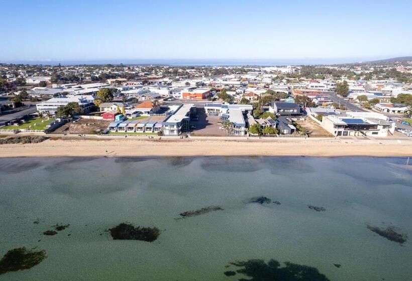 Hilton Beachfront Motel