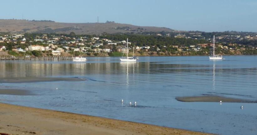 Hilton Beachfront Motel