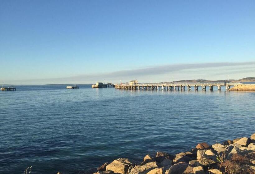 Hilton Beachfront Motel