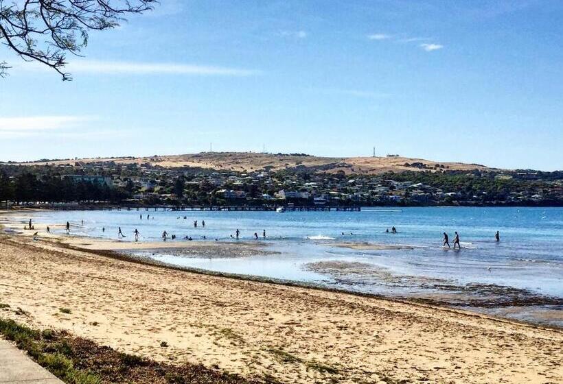 Hilton Beachfront Motel