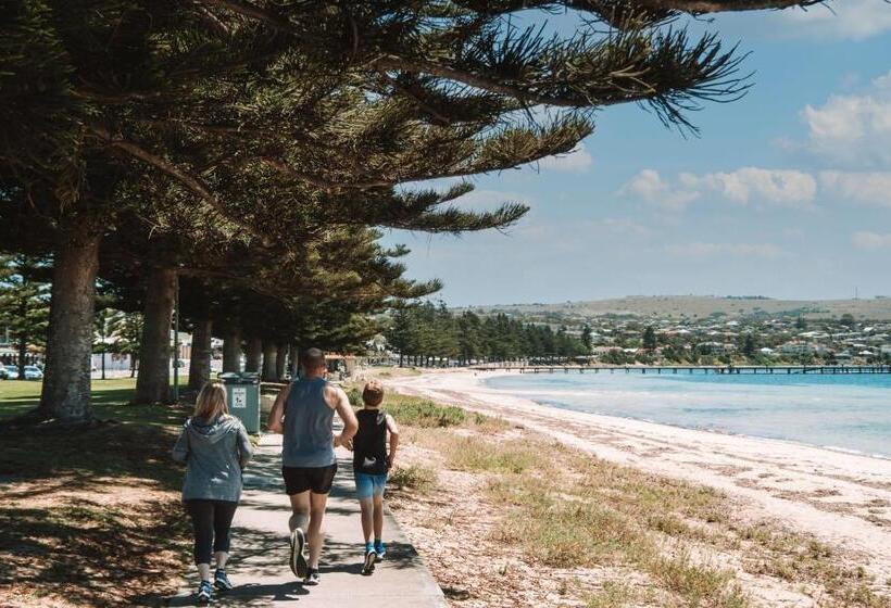 Hilton Beachfront Motel