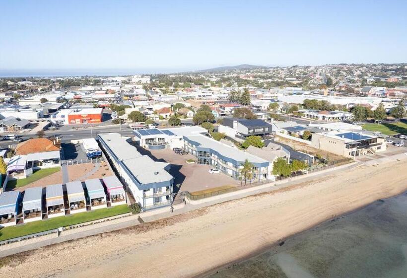 Hilton Beachfront Motel