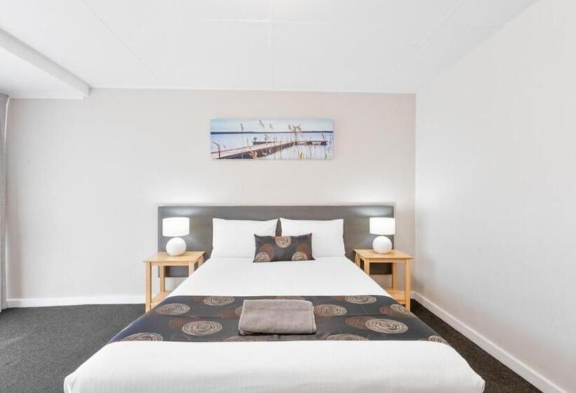 Hilton Beachfront Motel