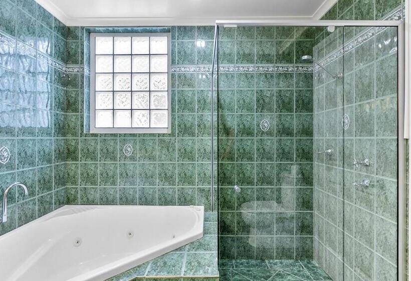 Hilton Beachfront Motel