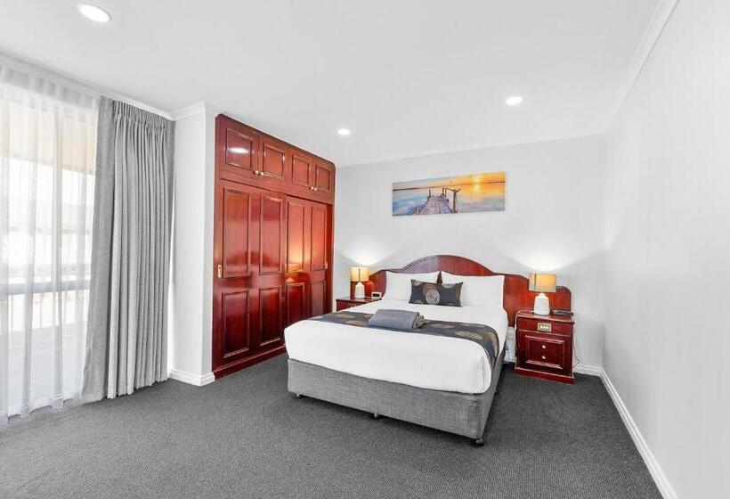 Hilton Beachfront Motel