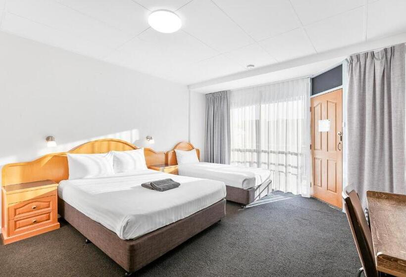 Hilton Beachfront Motel