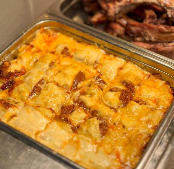 Отель Acacia Court