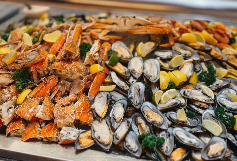 Отель Acacia Court