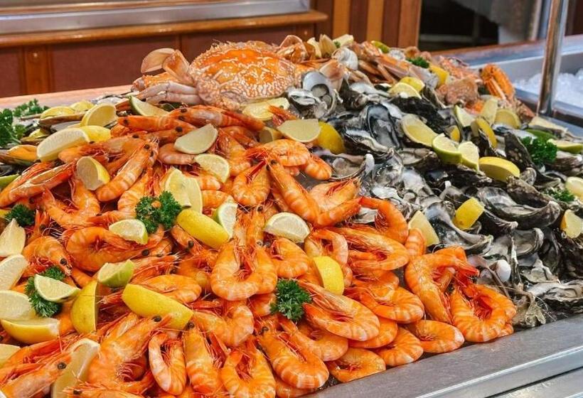 Отель Acacia Court