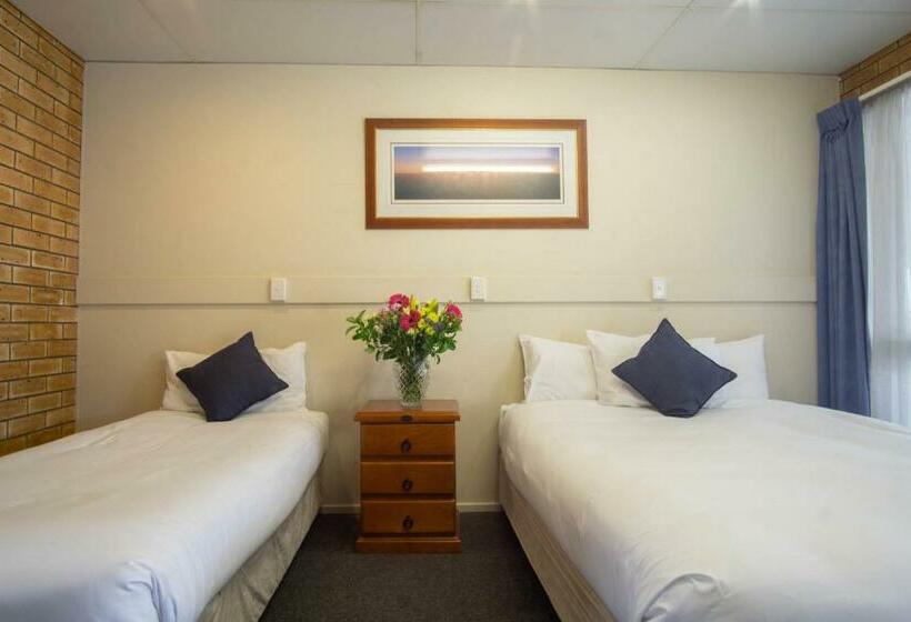 هتل Acacia Motor Inn