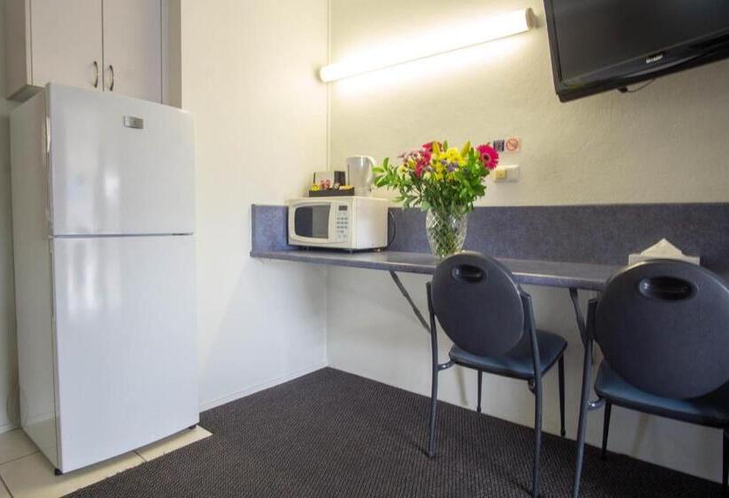 هتل Acacia Motor Inn