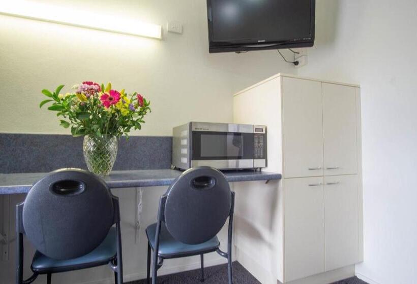 هتل Acacia Motor Inn