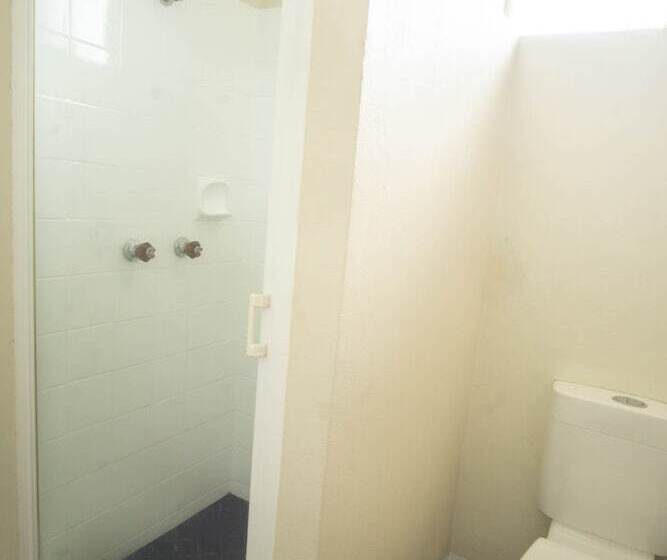 هتل Acacia Motor Inn