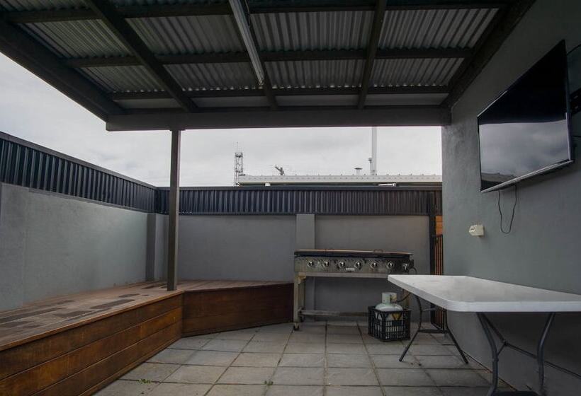 هتل Acacia Motor Inn