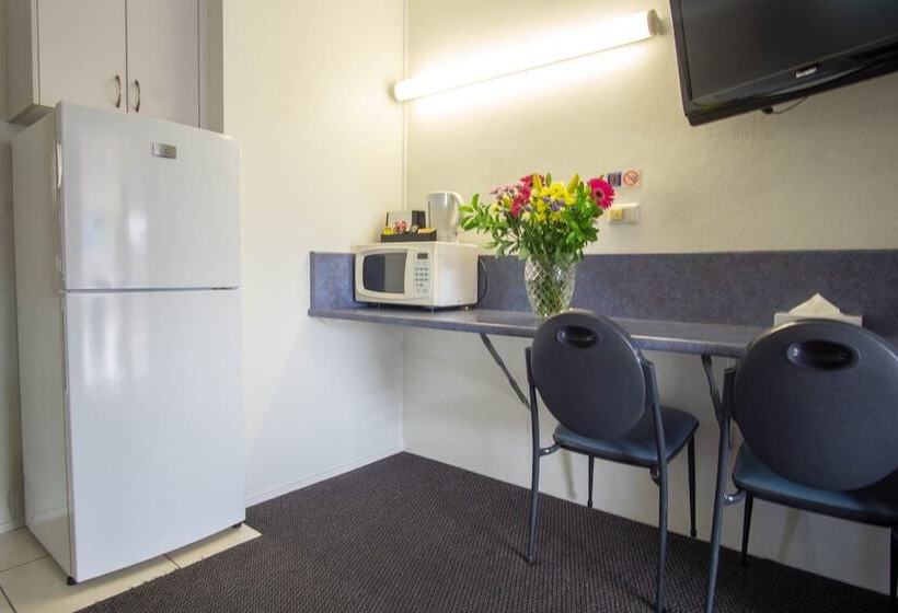 هتل Acacia Motor Inn