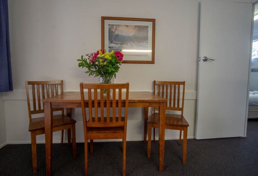 هتل Acacia Motor Inn