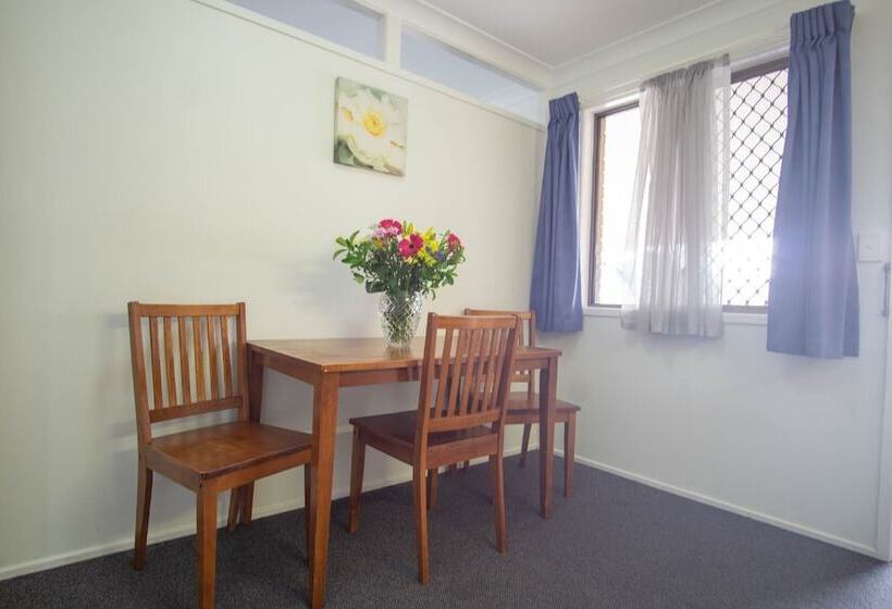 هتل Acacia Motor Inn