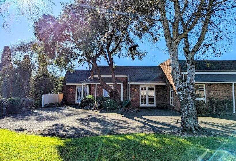 בית מלון כפרי Arkana Motor Inn & Terrace Apartments