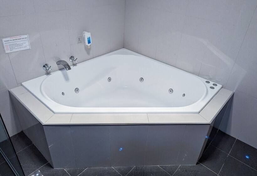 בית מלון כפרי Arkana Motor Inn & Terrace Apartments