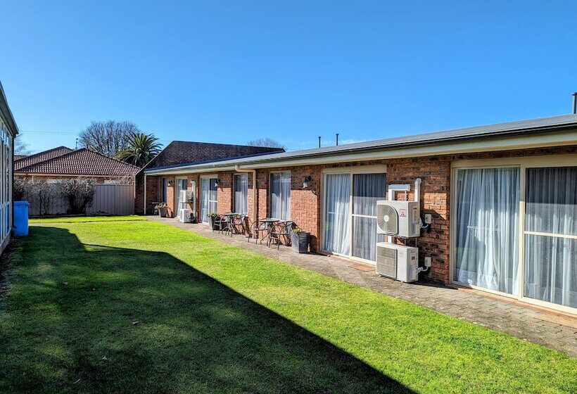 בית מלון כפרי Arkana Motor Inn & Terrace Apartments