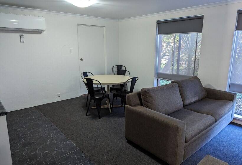 فندق Arkana Motor Inn & Terrace Apartments