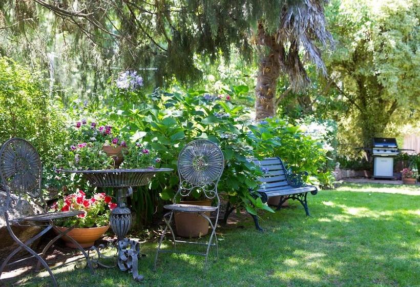 فندق Armour Motor Inn