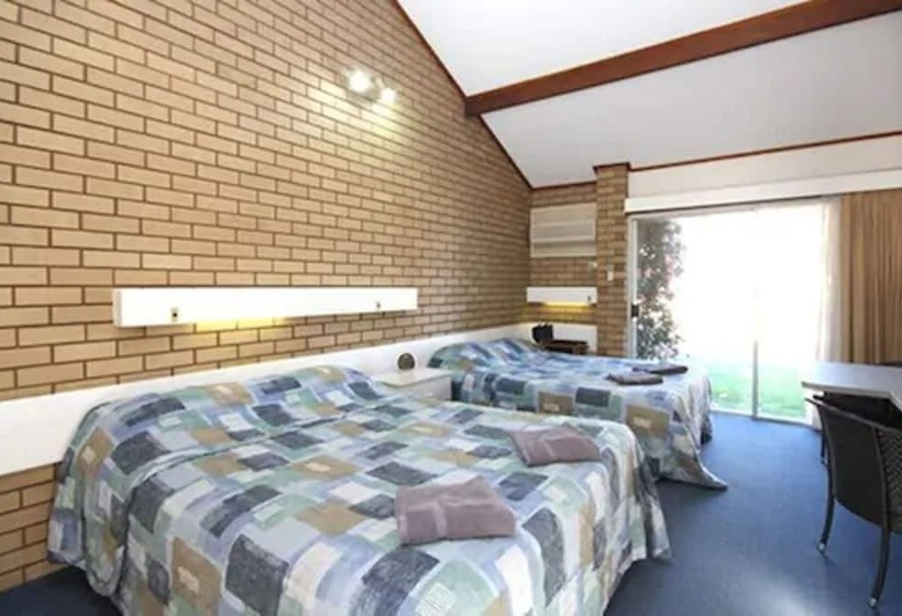 Отель Bairnsdale Motor Inn