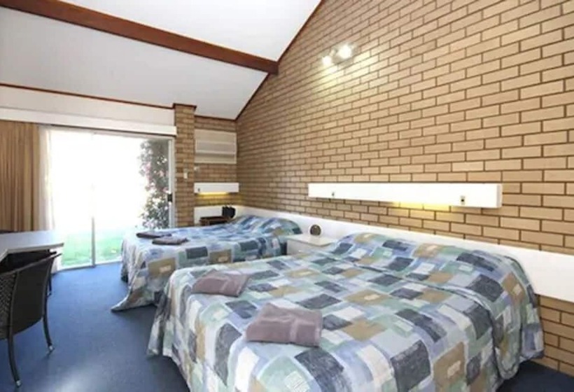 Отель Bairnsdale Motor Inn
