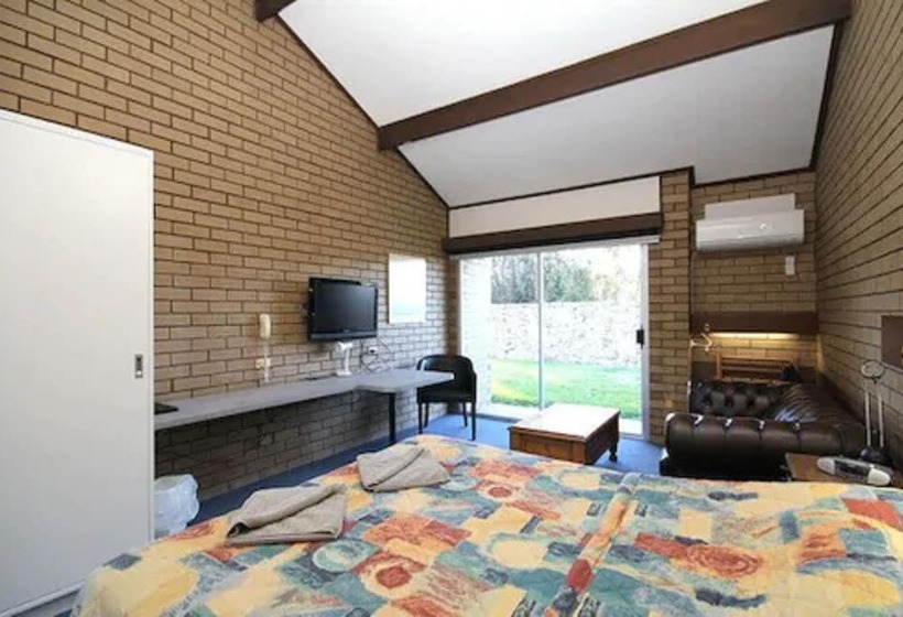 Отель Bairnsdale Motor Inn