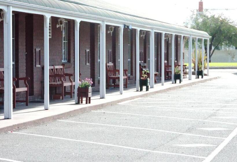 Отель Bairnsdale Tanjil Motor Inn