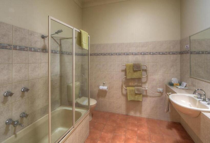 Отель Bairnsdale Tanjil Motor Inn