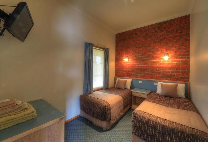 Отель Bairnsdale Tanjil Motor Inn