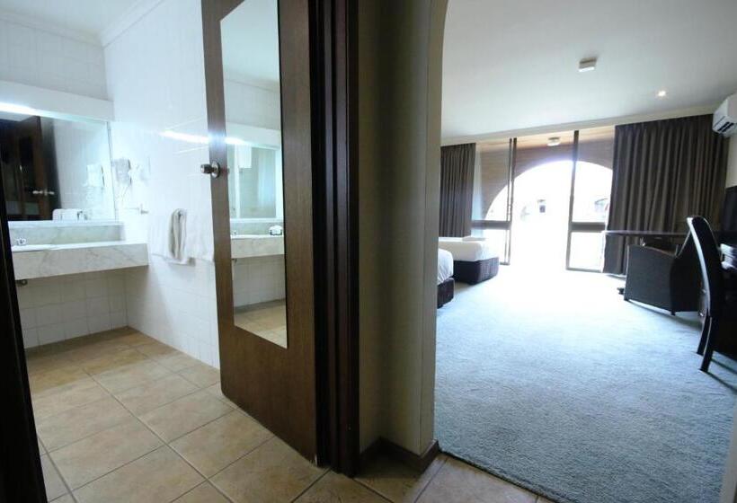 酒店 Bell Tower Inn