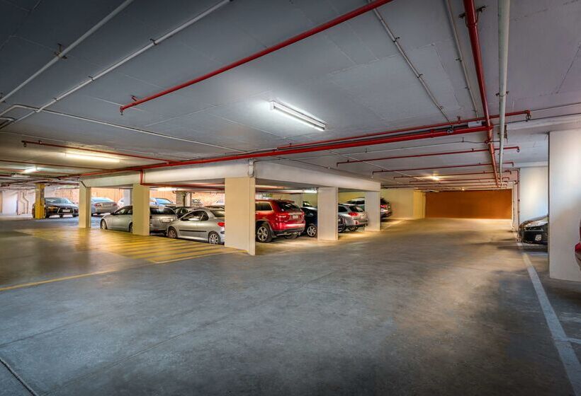 فندق Best Western Plus Travel Inn