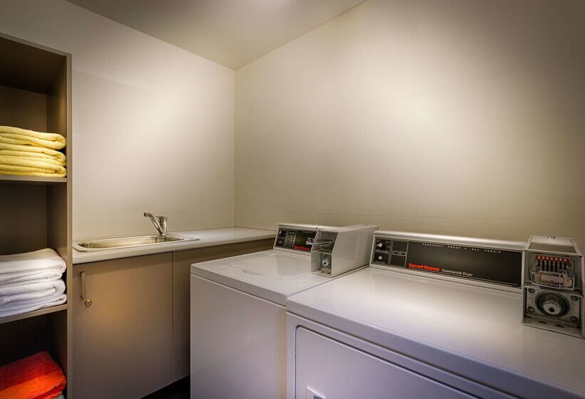 فندق Best Western Plus Travel Inn