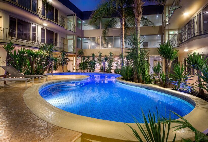 فندق Best Western Plus Travel Inn