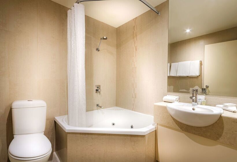 فندق Best Western Plus Travel Inn