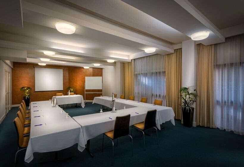 فندق Best Western Plus Travel Inn