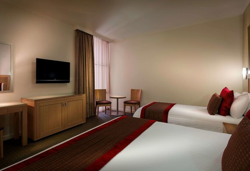 فندق Best Western Plus Travel Inn