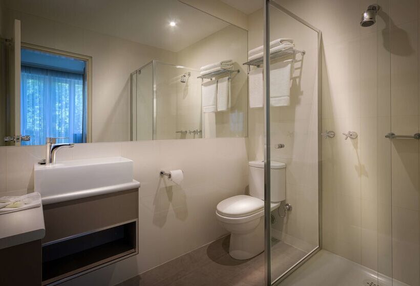 فندق Best Western Plus Travel Inn