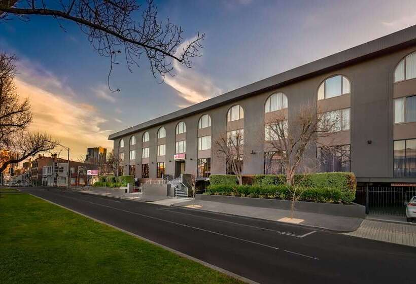 فندق Best Western Plus Travel Inn