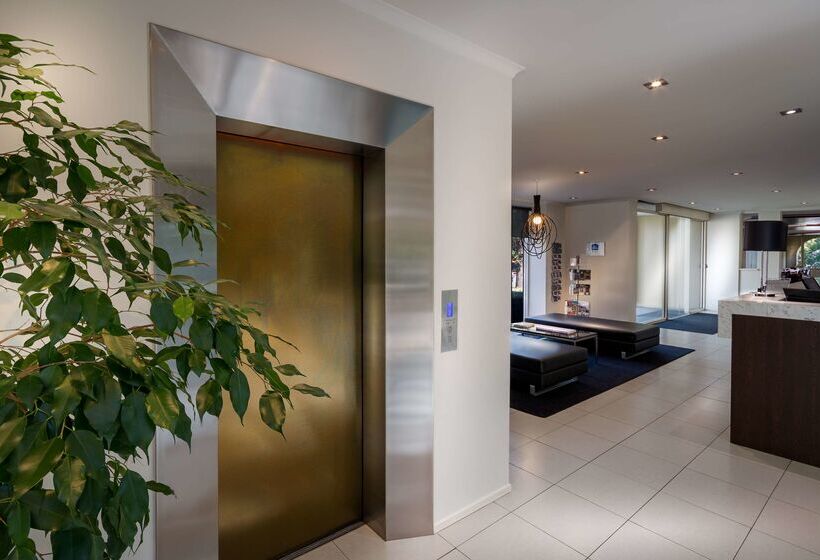 فندق Best Western Plus Travel Inn