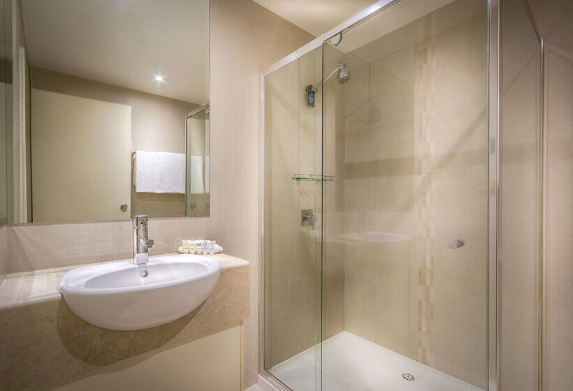 فندق Best Western Plus Travel Inn