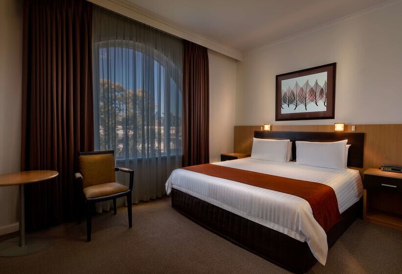 فندق Best Western Plus Travel Inn