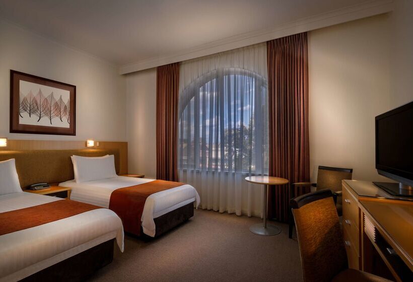 فندق Best Western Plus Travel Inn