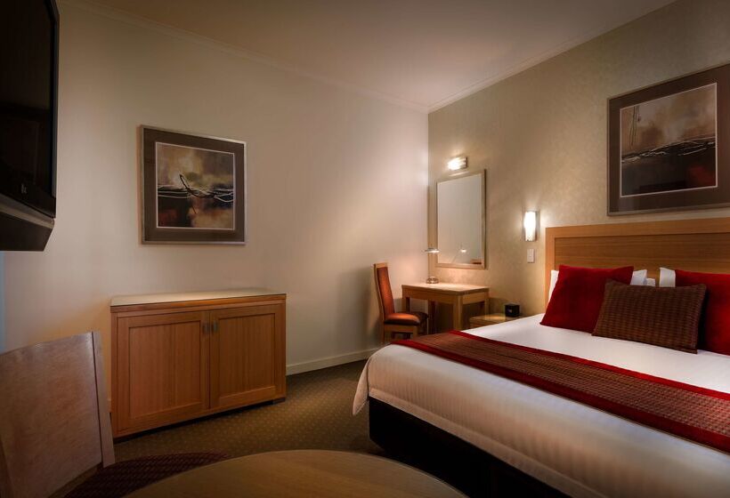 فندق Best Western Plus Travel Inn