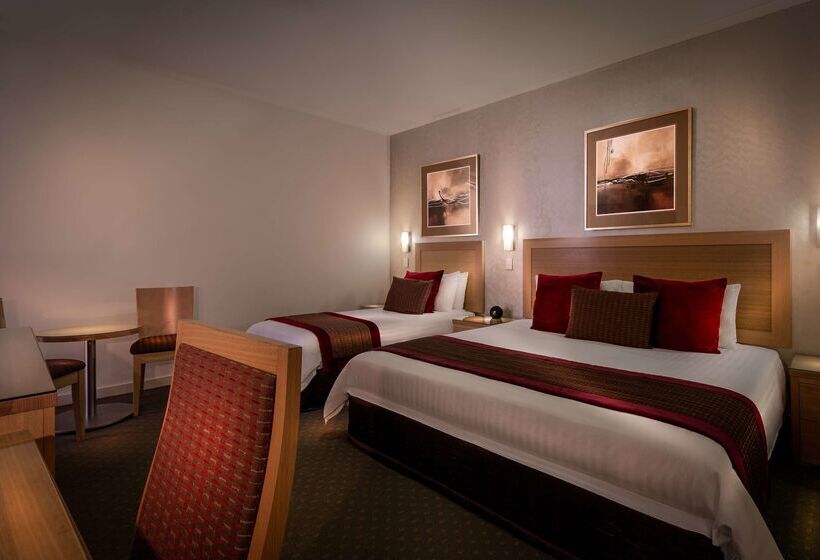 فندق Best Western Plus Travel Inn