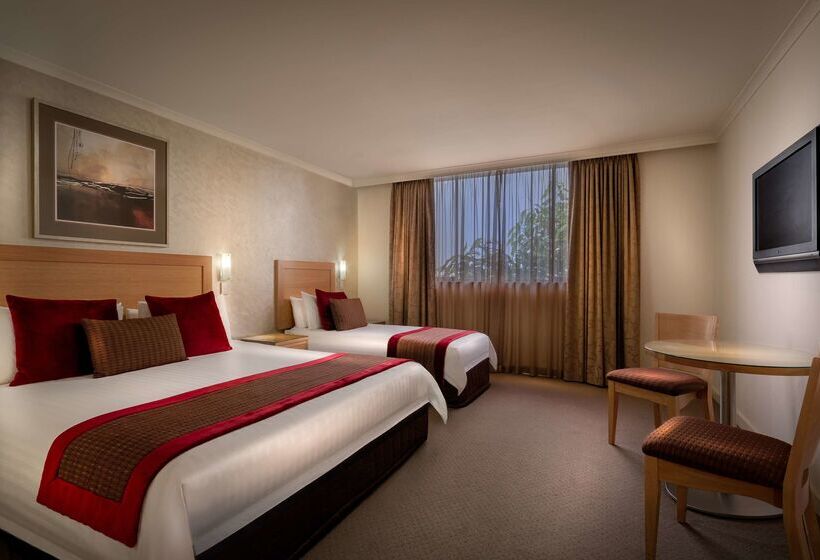 فندق Best Western Plus Travel Inn